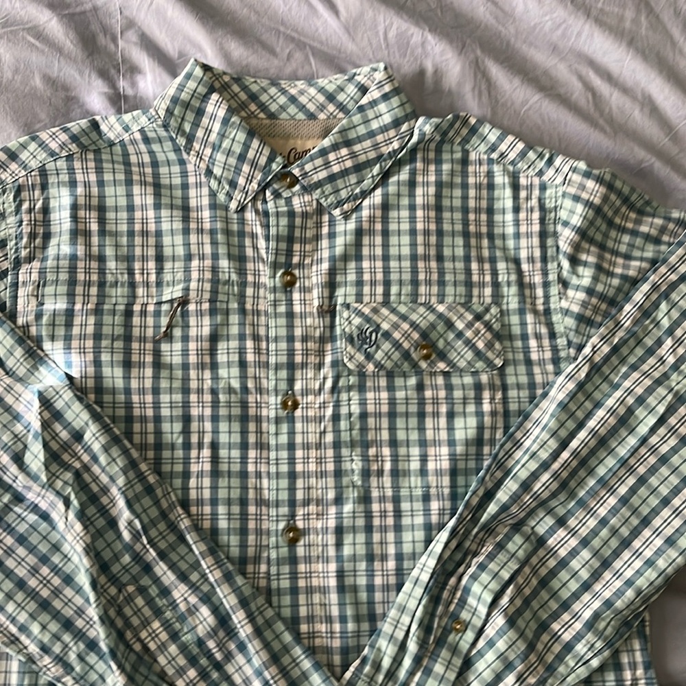 Men’s Large Duck Camp button up. White and blue